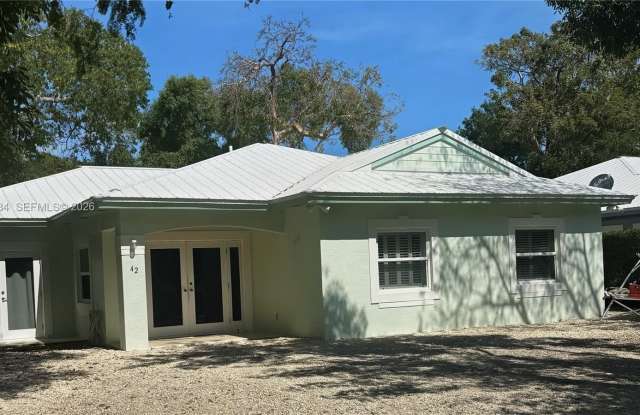 42 Transylvania Ave photos photos