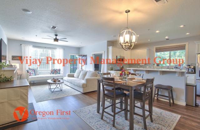 825 NE Wheelock Place photos photos