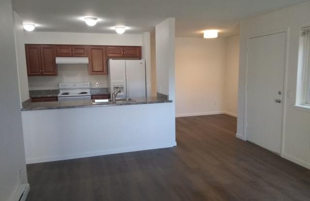 2 bed 2 bath w/carport, Great location off 2nd and Sable near 6th and I-225 and Aurora Mall photos photos