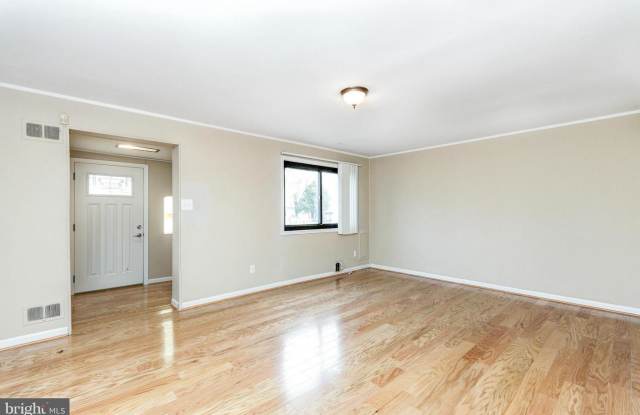 6919 KENT TOWN DR Gallery 3