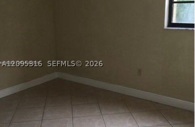 3561 SW 117th Ave Gallery 4