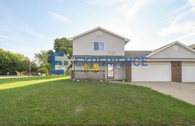 Charming West Side Twin Home! Gallery 1