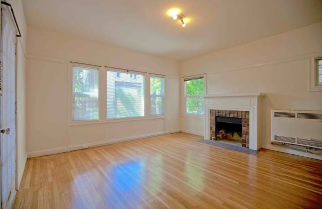 Beautiful, spacious 1-bdr with new windows, great wood floors, and lots of storage space Gallery 3
