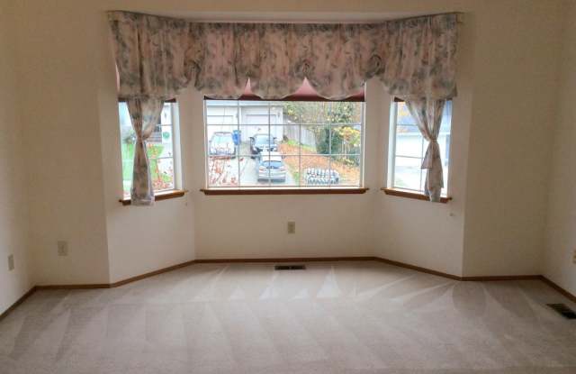 3524 Inverness Dr NE Gallery 4