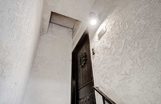 Fully Renovated 2 Bed / 2 Bath Upstairs Unit – Modern Finishes | 2 Parking | Alhambra Gallery 2