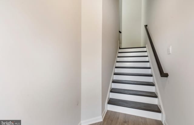 462 TILLER Street Gallery 2
