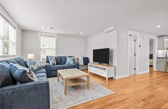 484 Thames Street Gallery 2