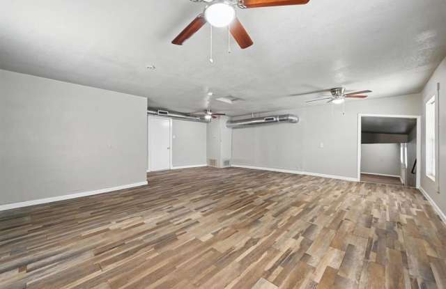 2105 Vaughn Boulevard Gallery 3
