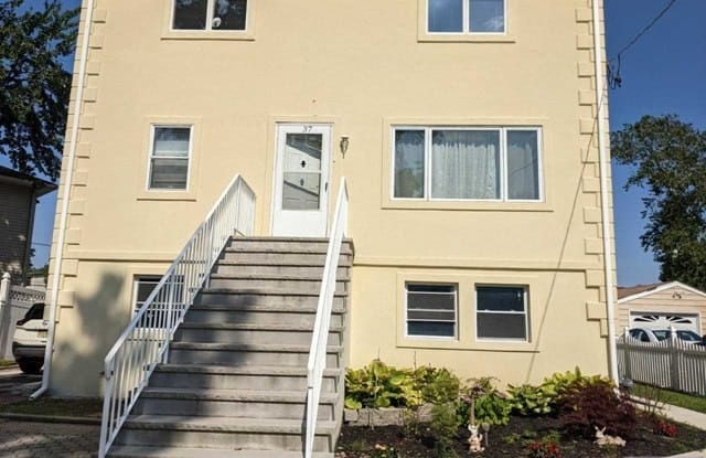 37 Edstan Drive - 37 Edstan Drive, Moonachie, NJ 07074