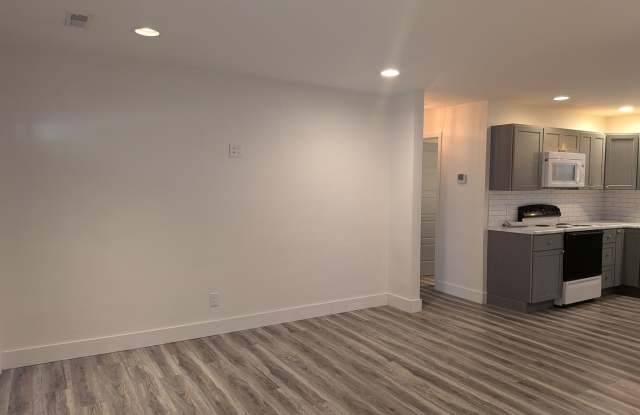 Adorable 3 Bed 2 Bath Single Family Home! Gallery 4