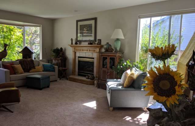 821 Southeast Shadowood Drive Gallery 2