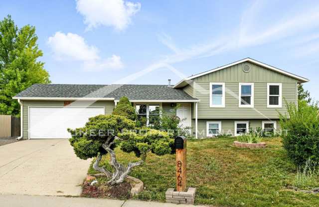 Charming Home with Washer/Dryer and Fenced in Yard photos photos