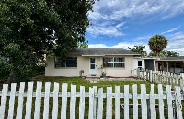 Charming 2 Bedroom, 1 Bathroom Home – Minutes from Downtown Tavares! photos photos