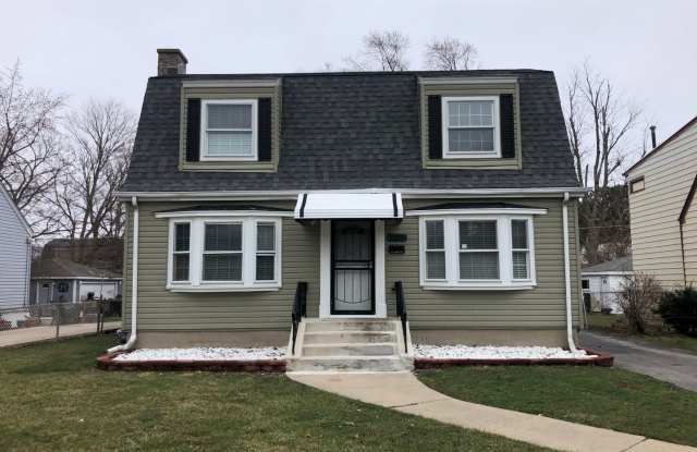 Great Home Beautiful Bathrooms/Kitchen! Fenced Yard Garage Included photos photos