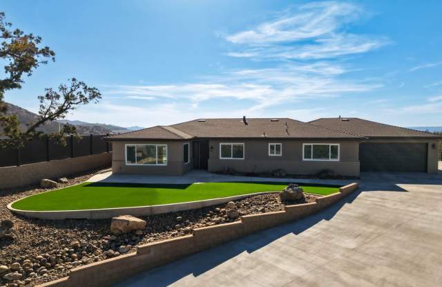 Remodeled 3BR House with Panoramic Mountain Views | Private Drive, Garage & RV Parking! Gallery 3