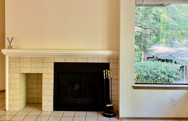 2 Bed / 2 Bath Downtown Bellevue condo $2,595/month Gallery 4