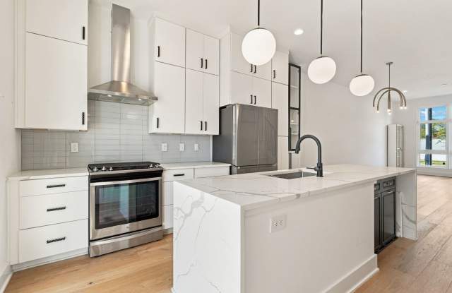 Stunning 2bed + Loft Modern Townhome in the Heart of Downtown Durham - $500 OFF First Month's Rent Gallery 3