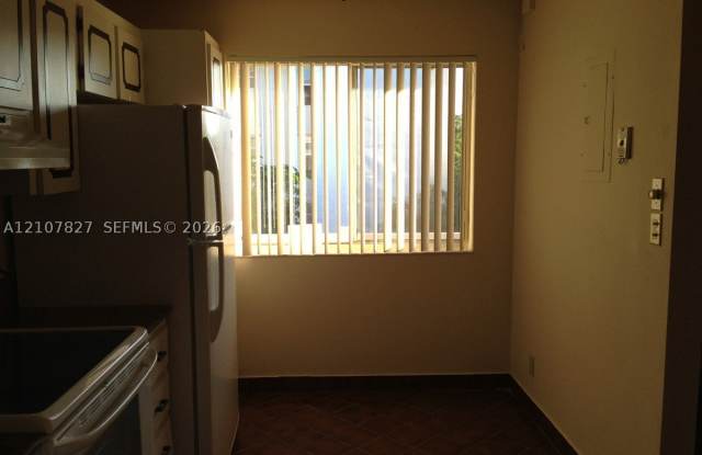 3581 Inverrary Dr Gallery 3