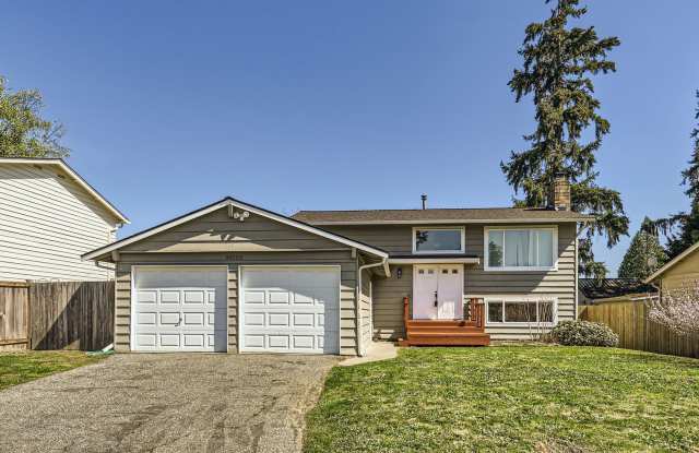 Excellent 4Bed/2Bath Home in Kirkland! photos photos