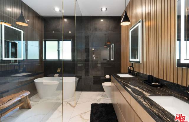 23283 Erwin Street photos photos