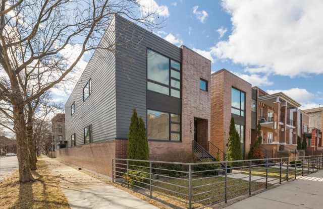 559 E 50th Street Gallery 1