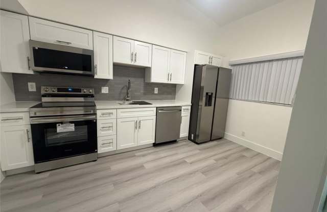 3037 NW 92nd Ave photos photos