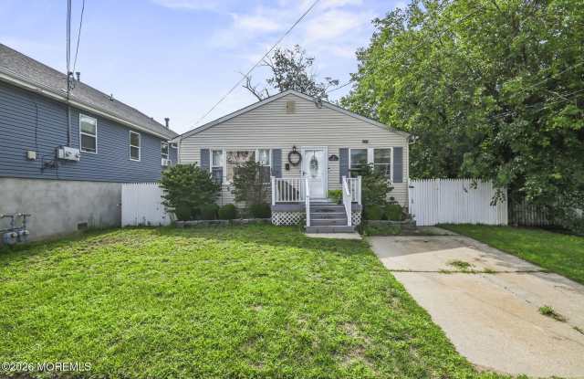 12 Bayview Avenue Gallery 3