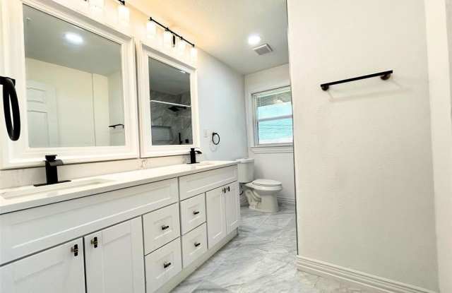 2830 W Crawford Street photos photos
