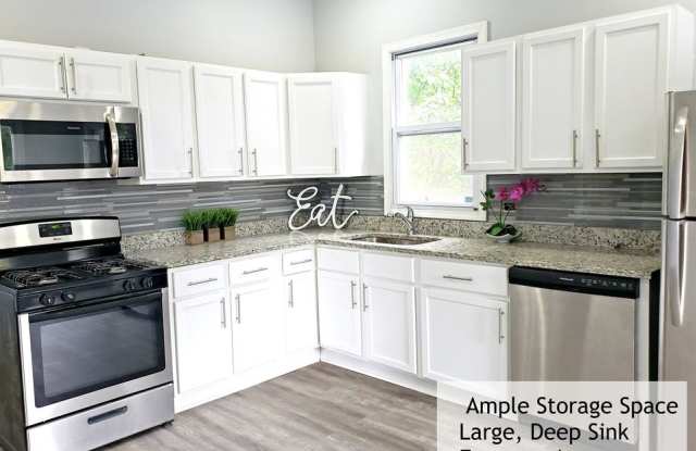 2300 N Hamlin Ave photos photos