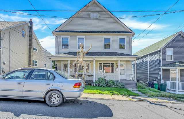 19 W Bergh Street - 19 West Bergh Street, Hudson, PA 18705 19 W Bergh Street - 19 West Bergh Street, Hudson, PA 18705