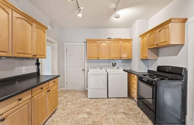 1532 North Chestnut Street - Unit B Gallery 4