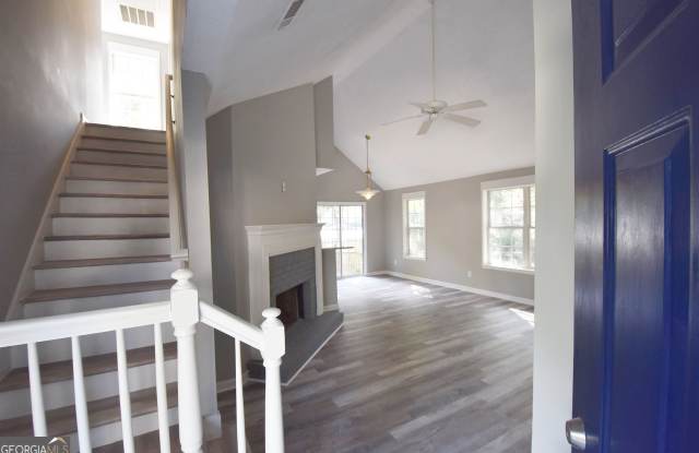 700 S Fairfield Drive Gallery 2