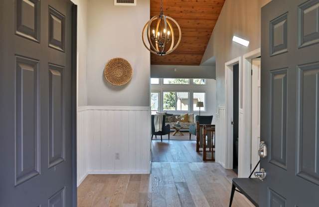 One Of A Kind Freeland Home with Two Seperate Living Areas!! Gallery 3