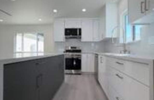 16632 Wyandotte Street Gallery 2