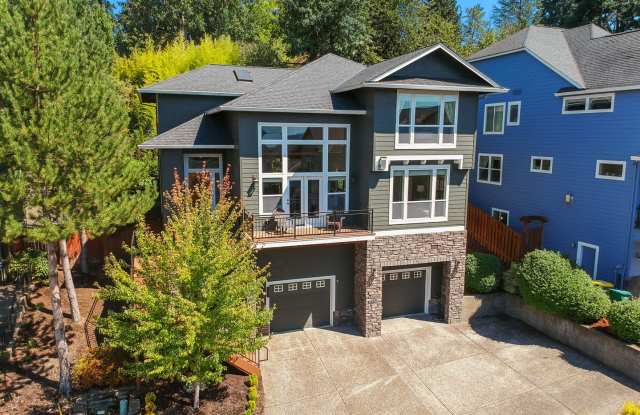 Wonderful, bright 4-bdrm/2.5-bath home. Lovely garden, deck views, great location Gallery 3