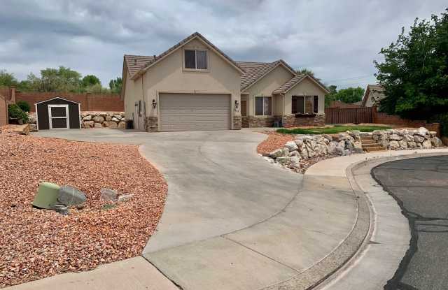 Pet-Friendly Four Bedroom Home with RV parking photos photos