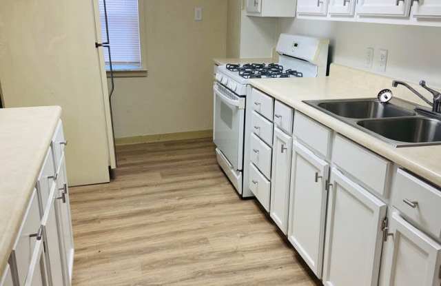 2 Bedroom House! York City SD Gallery 3