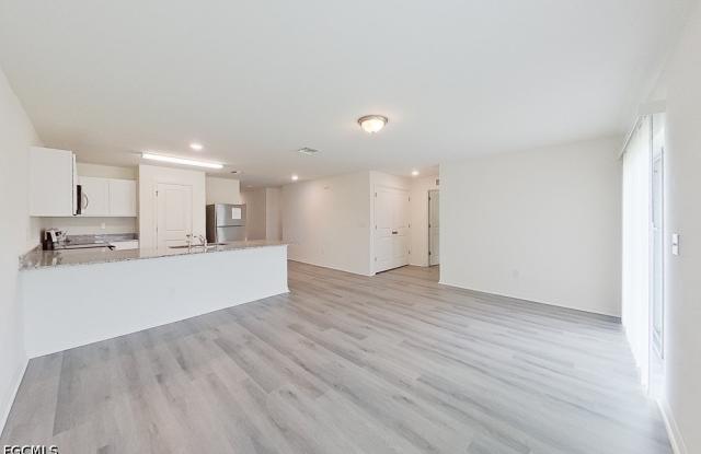 1128 Hayes Avenue S Gallery 4