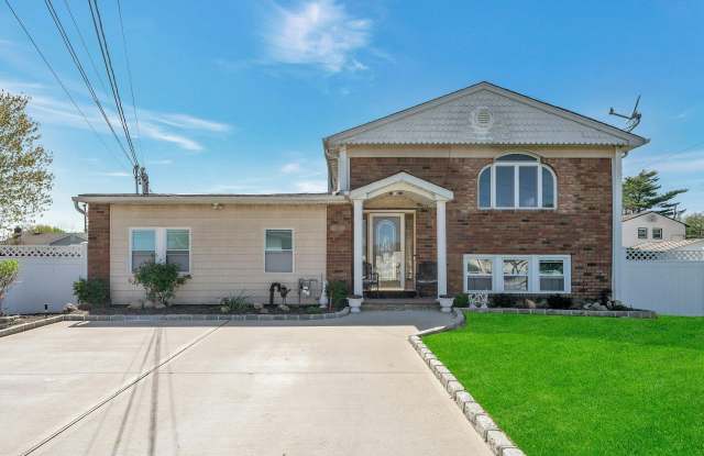 62 E Washington Street E - 62 Washington Street, East Farmingdale, NY 11735