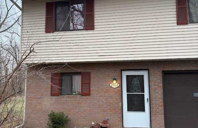 Three bedroom one bathroom townhouse for rent photos photos