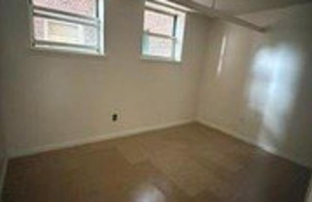 1 Addison Avenue Gallery 4