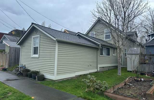 8074 Maple Avenue Southeast - 2 photos photos