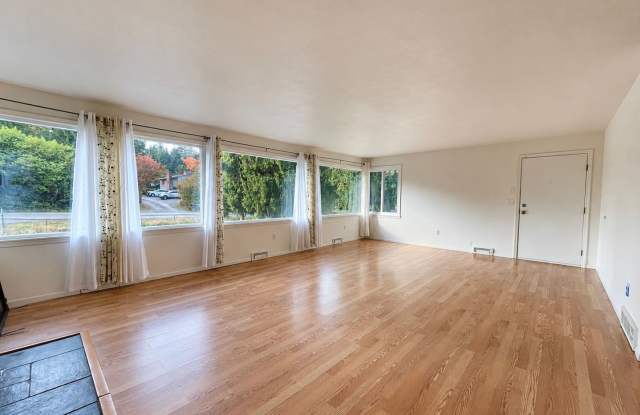 Now Available! Spacious 5-Bedroom Home in the Highline Neighborhood Gallery 3