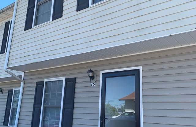 3 Bedroom 2.5 Bath Townhouse Gallery 3