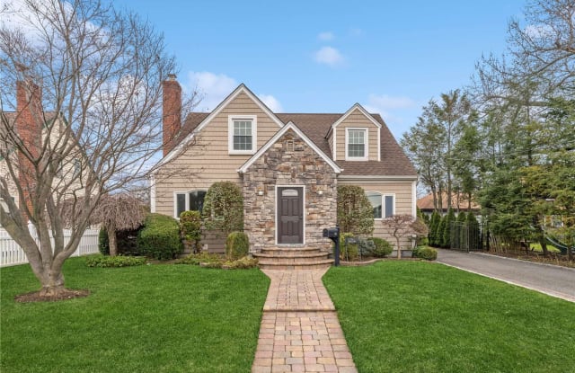 74 Custer Avenue - 74 Custer Avenue, Williston Park, NY 11596