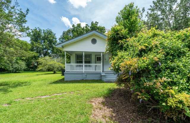 Spacious Hueytown Oasis – Country Feel, City Convenience! - 106 Midway Drive, Hueytown, AL 35023