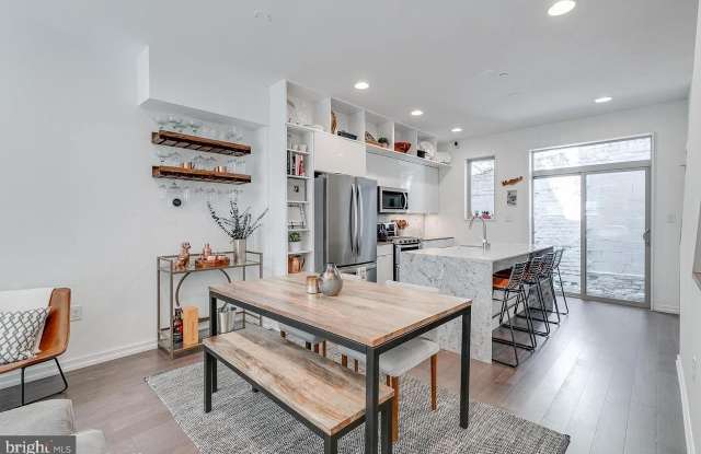 938 N LEITHGOW Street photos photos