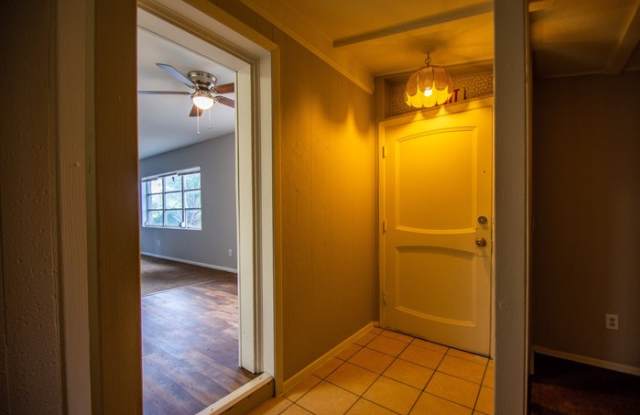 1386 Clematis Lane Gallery 3