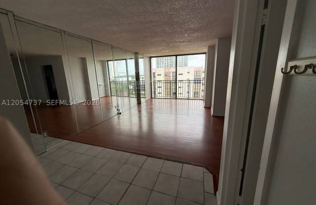 16919 N Bay Rd Gallery 2