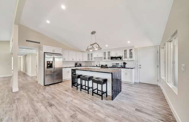 5852 Mcdonie Ave Gallery 3